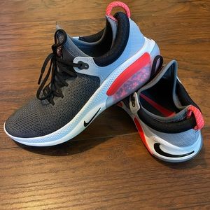 Nike Joyride Run Flyknit